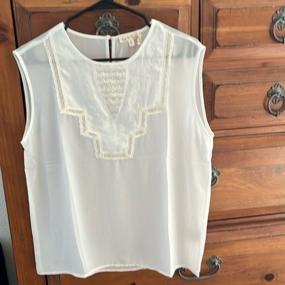 Hem & Thread Women’s Ivory Sleeveless Blouse With Lace Size Large NWT